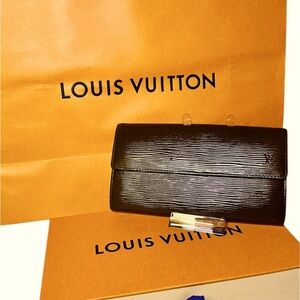Louis Vuitton Epi Leather Long Wallet – Classic & Timeless
 W/Box & Dust bag.